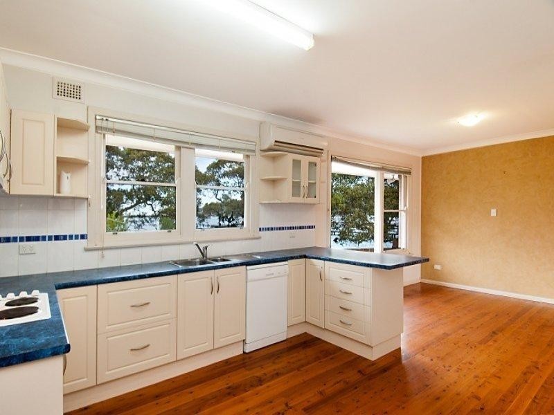 19 Noonan Point Avenue, Point Clare NSW 2250