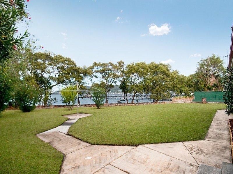 19 Noonan Point Avenue, Point Clare NSW 2250