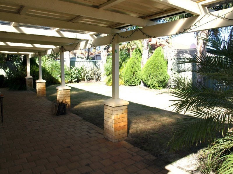 28 Kurrajong Drive, Thornlie WA 6108