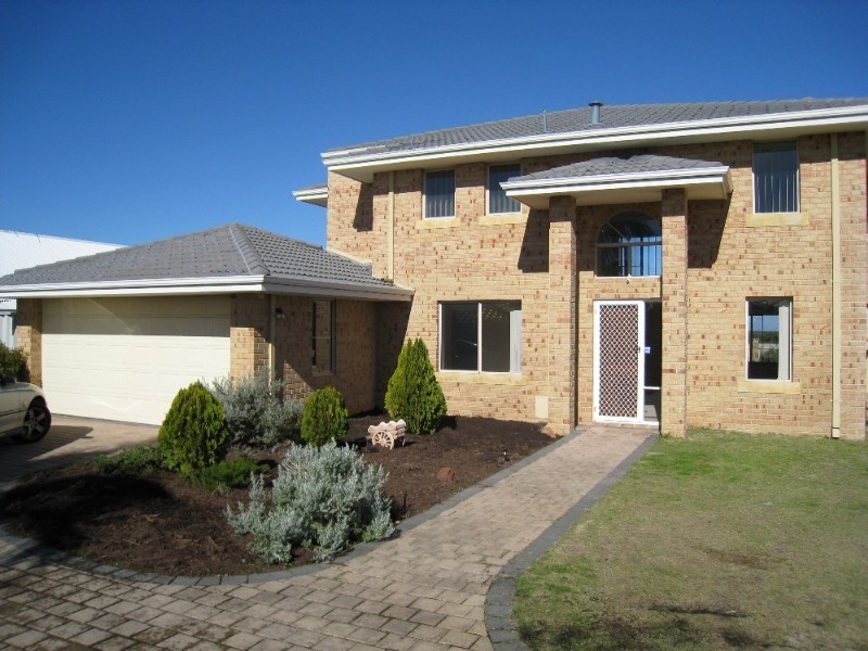 2 Villefranche Rise, Port Kennedy WA 6172