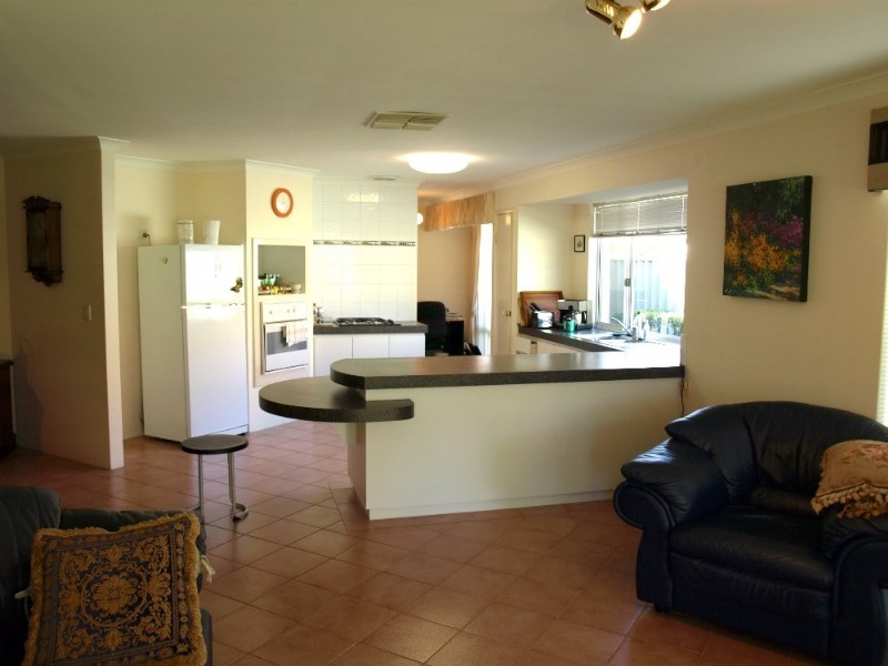 28 Kurrajong Drive, Thornlie WA 6108