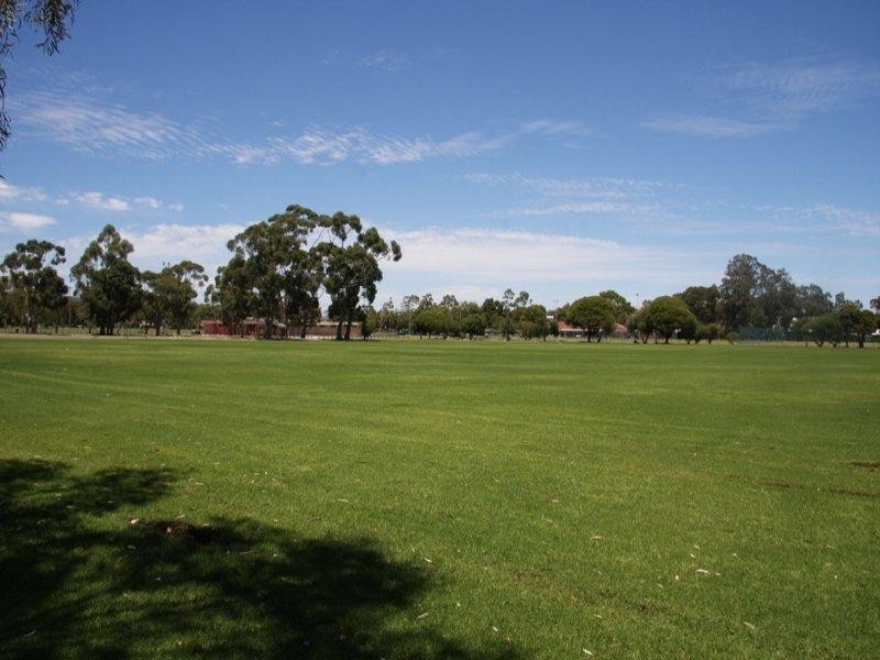 Unit 4 Coralie Court, Armadale WA 6112