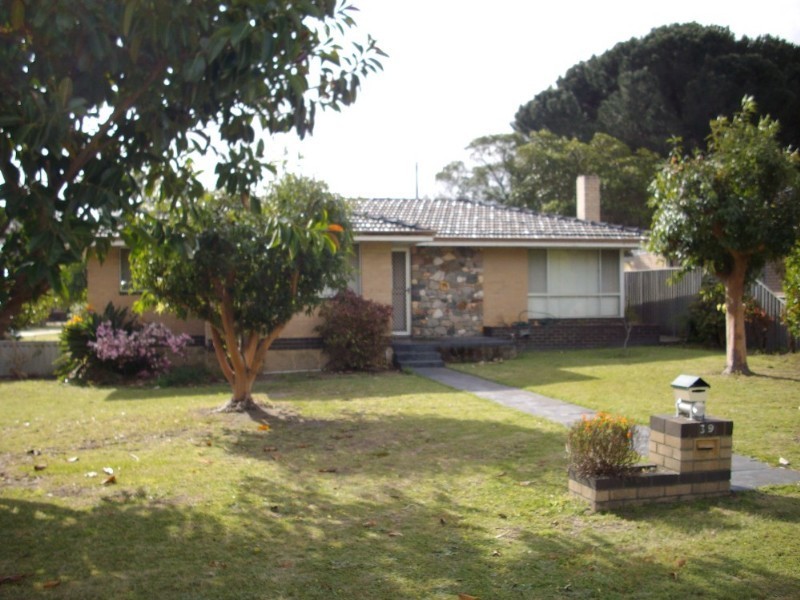 39 Walter Road, Gosnells WA 6110