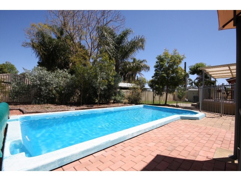 1 Vantson Court, Kelmscott WA 6111