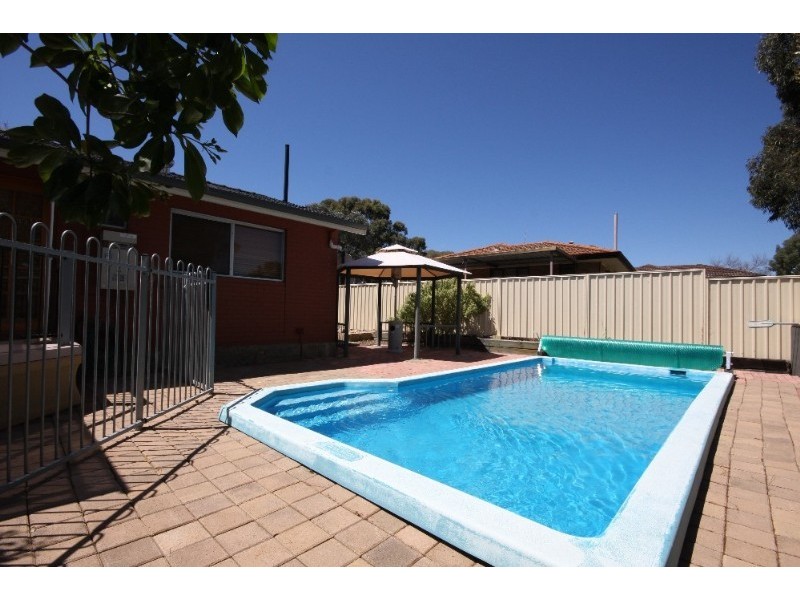 1 Vantson Court, Kelmscott WA 6111