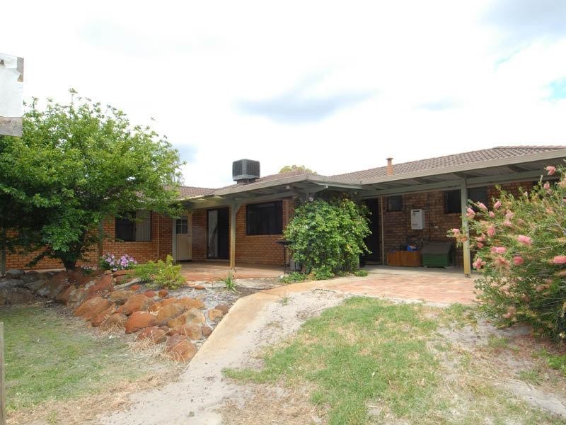 140 Station Street, Martin WA 6110