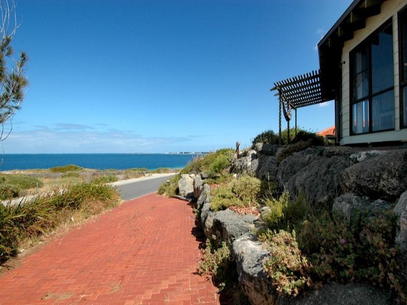 130 Warnbro Beach Road, Waikiki WA 6169