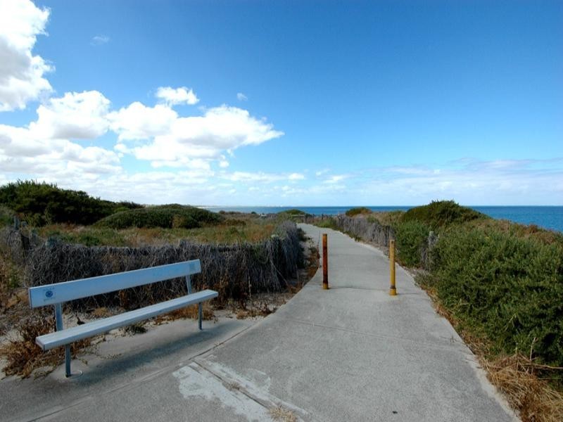 130 Warnbro Beach Road, Waikiki WA 6169