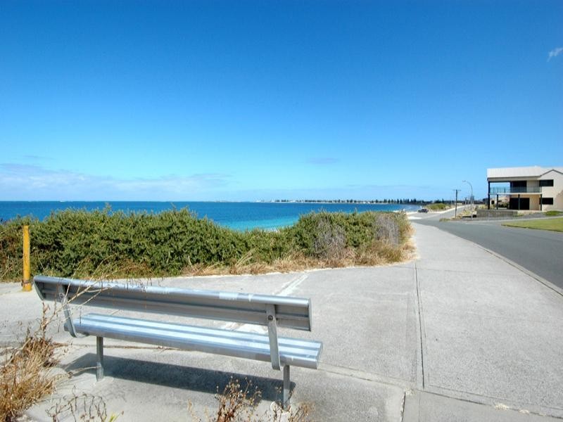 130 Warnbro Beach Road, Waikiki WA 6169