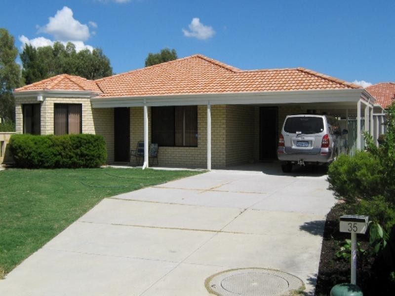 35 Bruce Road, Wattle Grove WA 6107