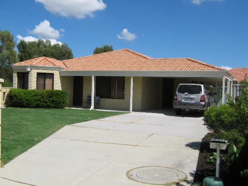 35 Bruce Road, Wattle Grove WA 6107