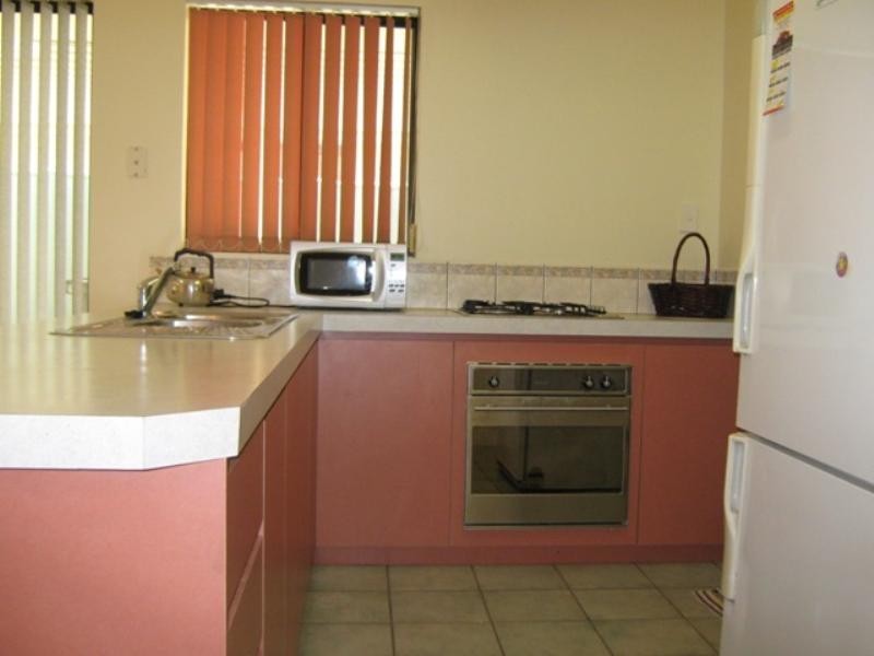 35 Bruce Road, Wattle Grove WA 6107