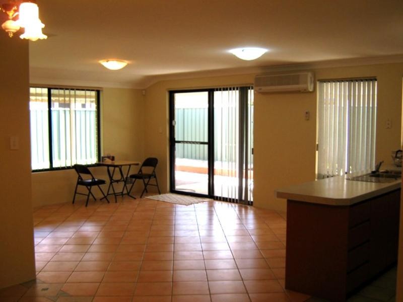 35 Bruce Road, Wattle Grove WA 6107