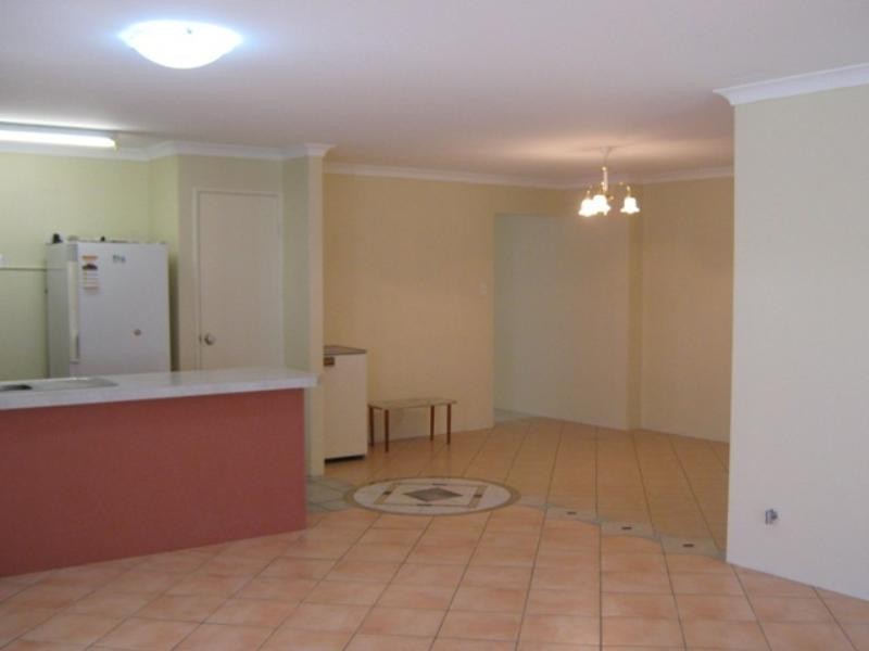 35 Bruce Road, Wattle Grove WA 6107