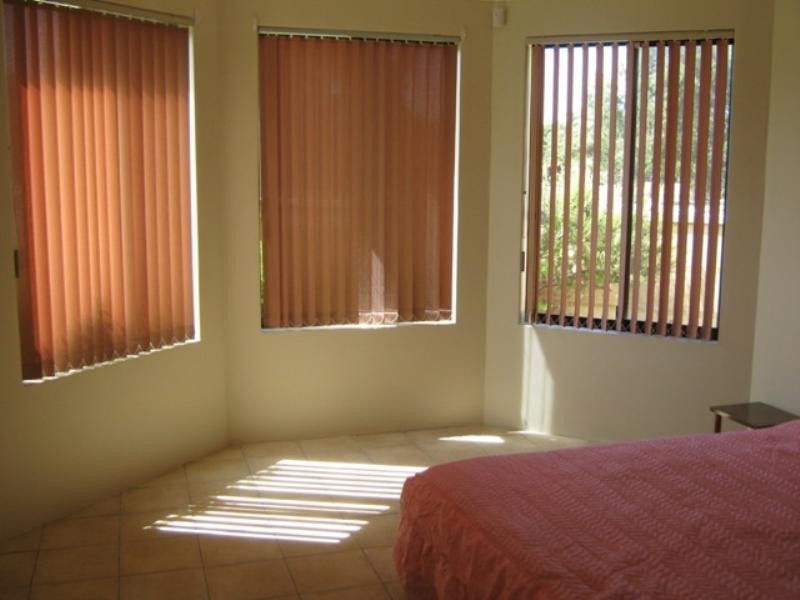 35 Bruce Road, Wattle Grove WA 6107