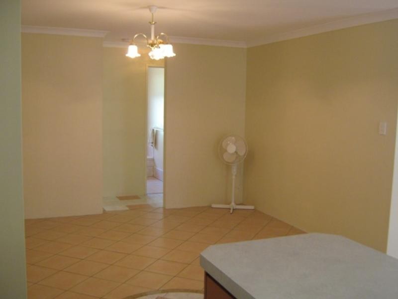 35 Bruce Road, Wattle Grove WA 6107