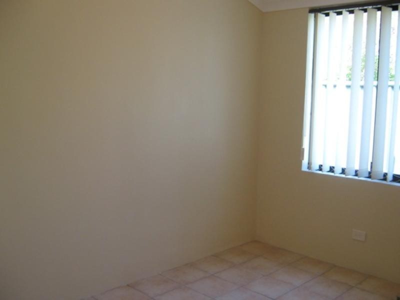 35 Bruce Road, Wattle Grove WA 6107