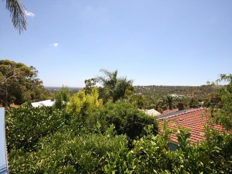 12 Hillside Road, Mount Richon WA 6112