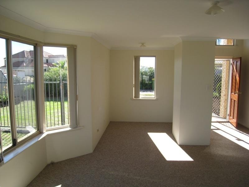 2 Villefranche Rise, Port Kennedy WA 6172