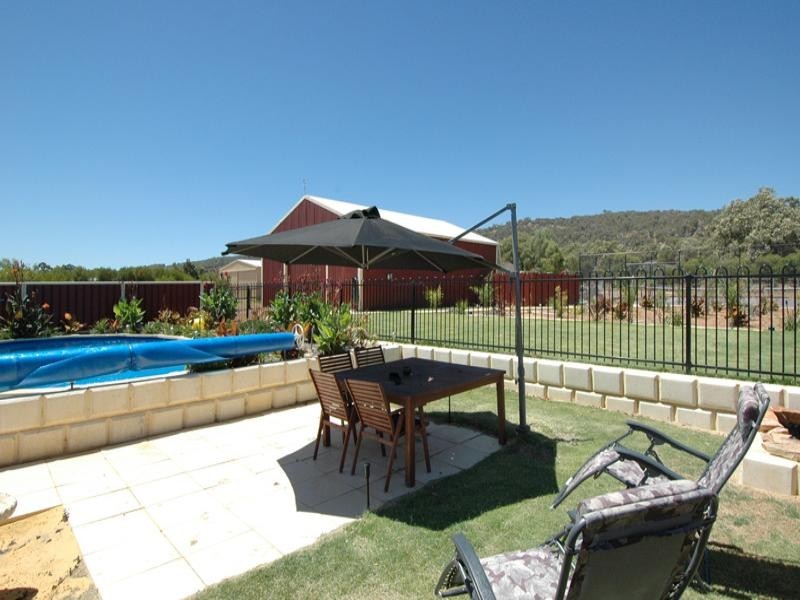 33 Bruns Drive, Darling Downs WA 6122