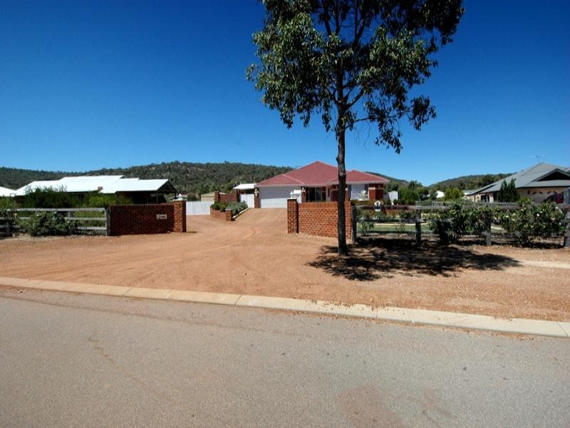 33 Bruns Drive, Darling Downs WA 6122