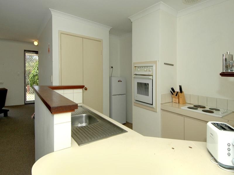 1/12 Wedgewood Glade, Gosnells WA 6110