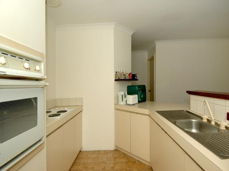 1/12 Wedgewood Glade, Gosnells WA 6110