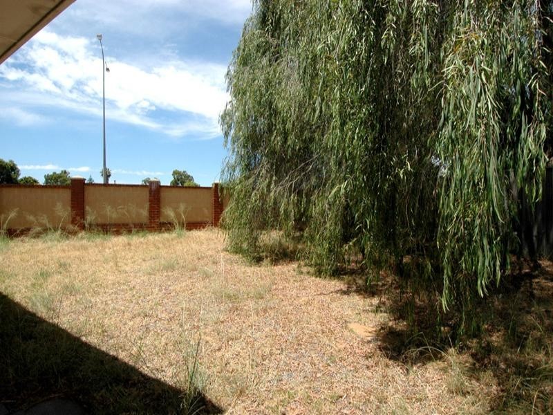 1/12 Wedgewood Glade, Gosnells WA 6110