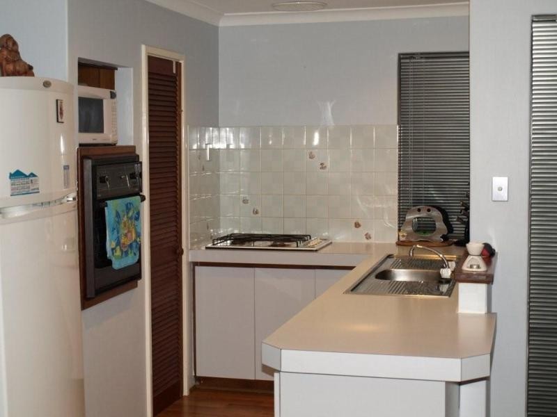 10 Symes Close, Seville Grove WA 6112