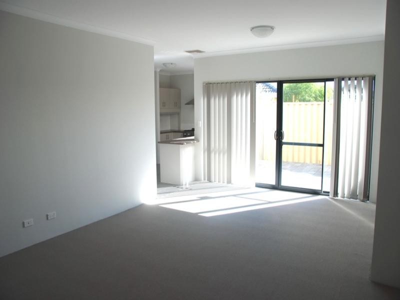 2/7 Madras Way, Southern River WA 6110