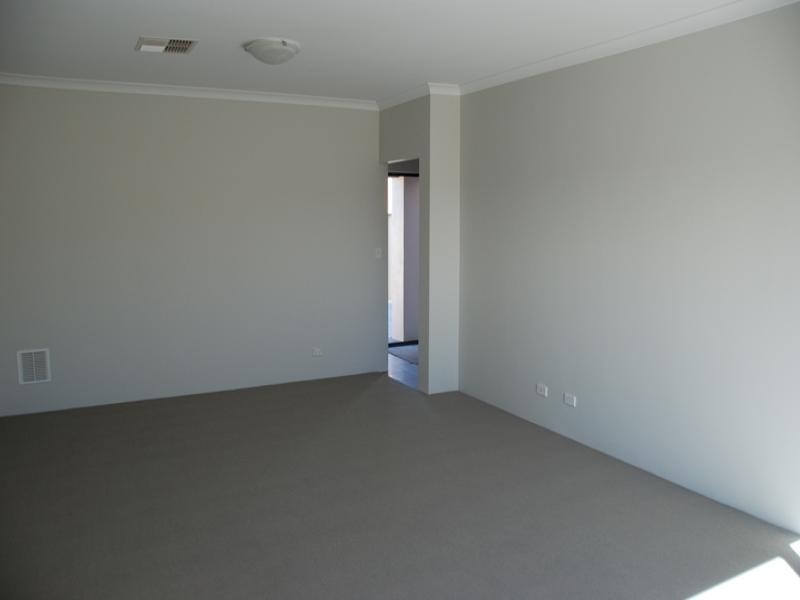 2/7 Madras Way, Southern River WA 6110