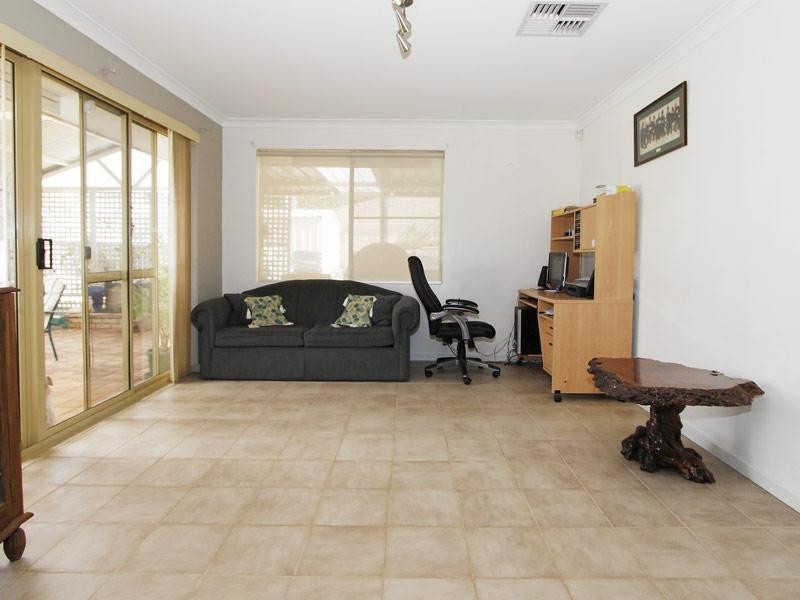 41 Longreach Parade, Coogee WA 6166
