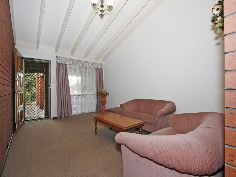 4/5 Menzies Place, Thornlie WA 6108