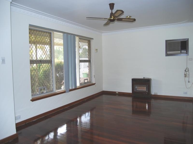 15 Risby Street, Gosnells WA 6110