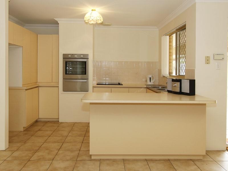 27 Murdoch Street, Thornlie WA 6108