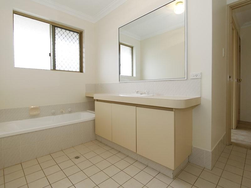 27 Murdoch Street, Thornlie WA 6108