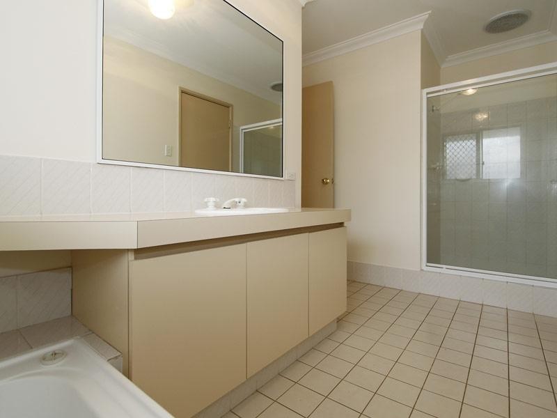 27 Murdoch Street, Thornlie WA 6108