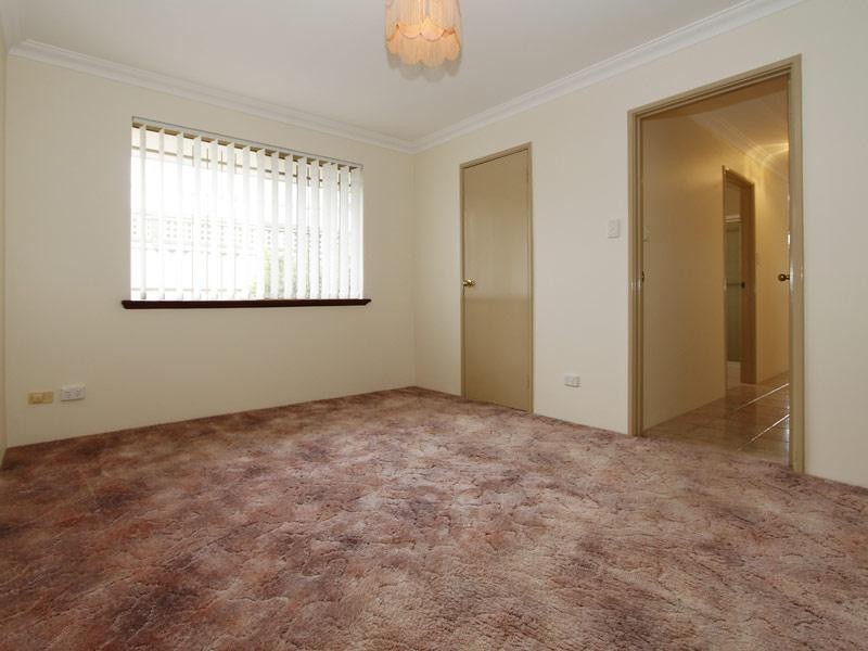 27 Murdoch Street, Thornlie WA 6108