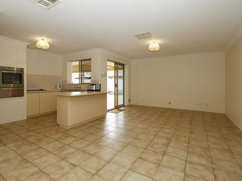 27 Murdoch Street, Thornlie WA 6108