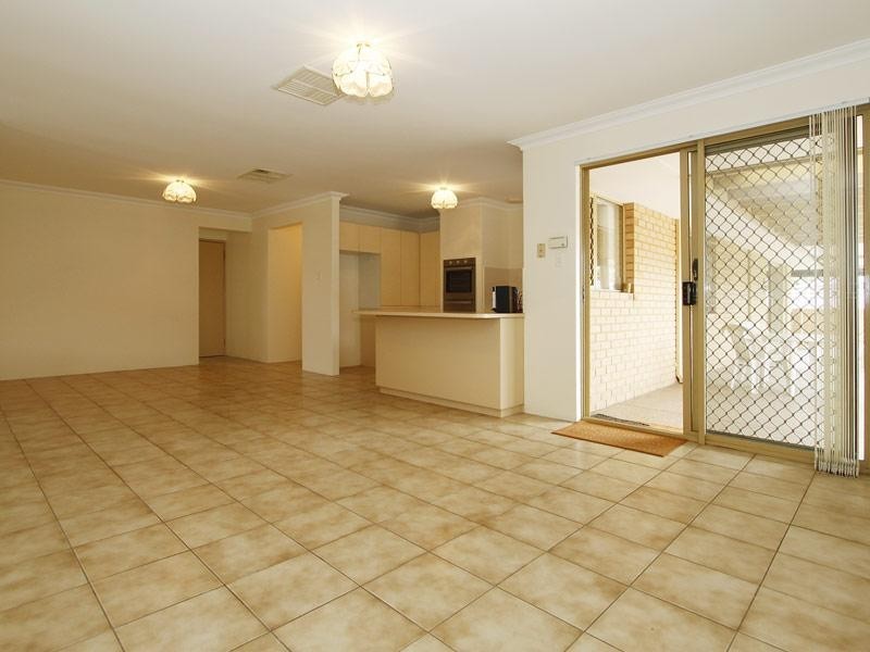 27 Murdoch Street, Thornlie WA 6108