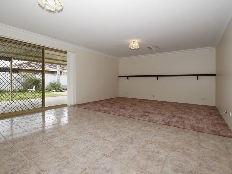 27 Murdoch Street, Thornlie WA 6108