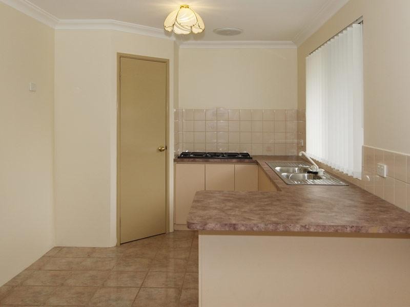 27 Murdoch Street, Thornlie WA 6108