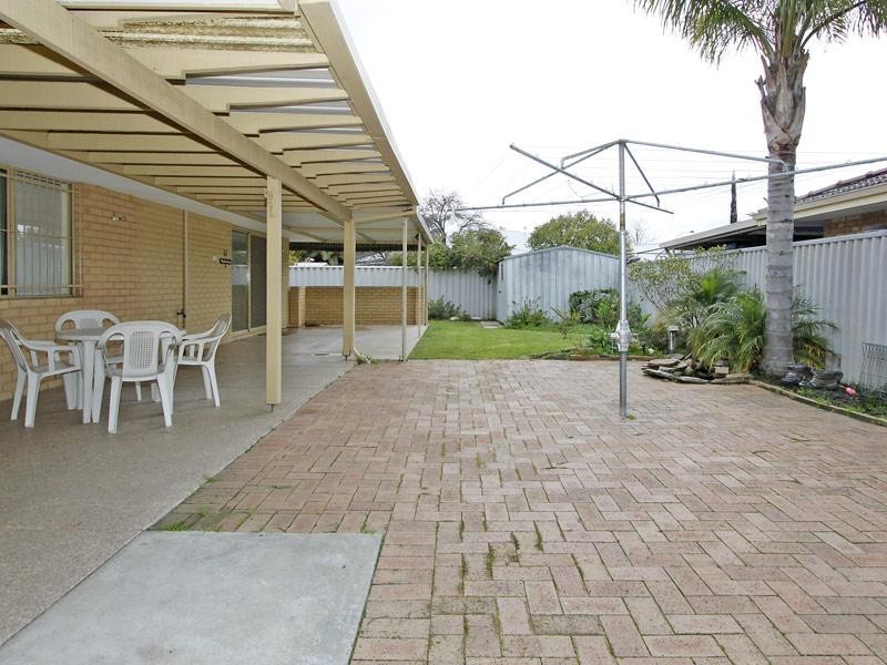 27 Murdoch Street, Thornlie WA 6108