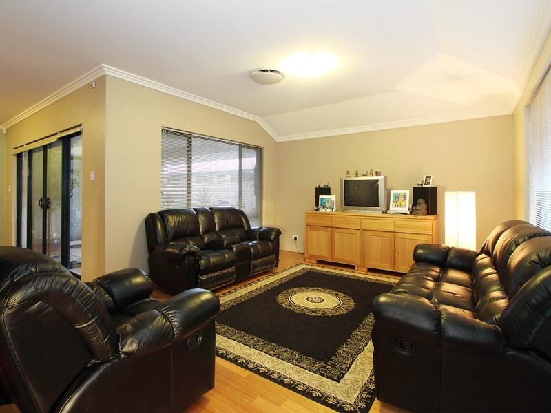 10 Dilebert Road, Huntingdale WA 6110