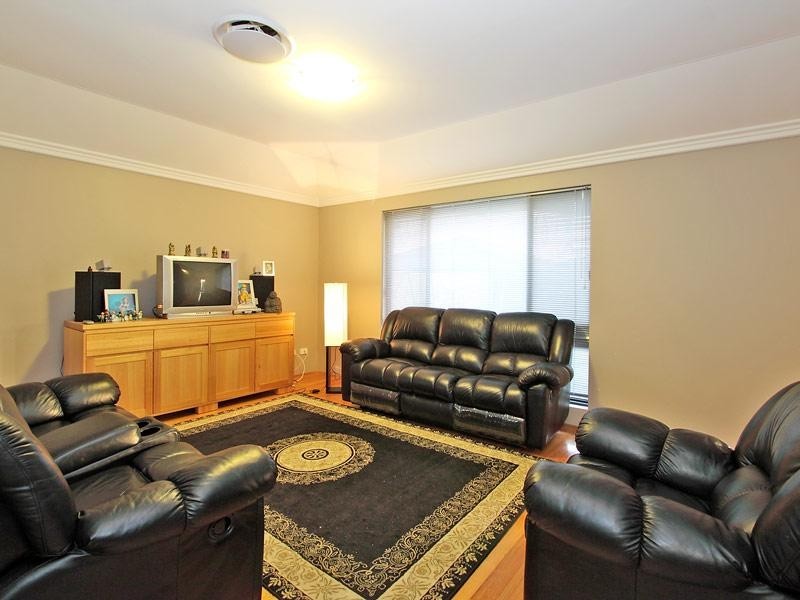 10 Dilebert Road, Huntingdale WA 6110