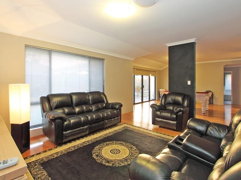 10 Dilebert Road, Huntingdale WA 6110