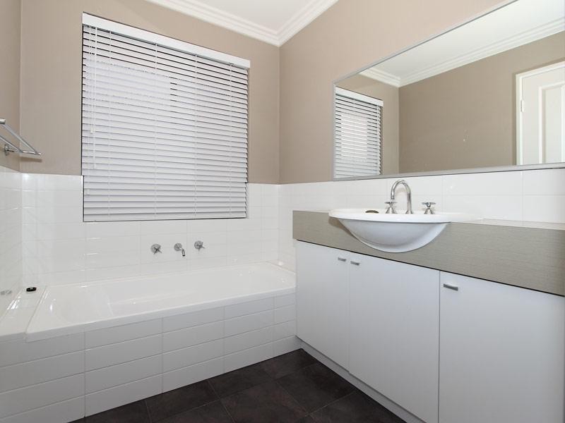 10 Dilebert Road, Huntingdale WA 6110