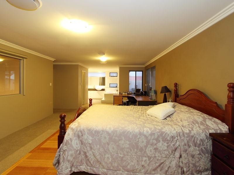 10 Dilebert Road, Huntingdale WA 6110