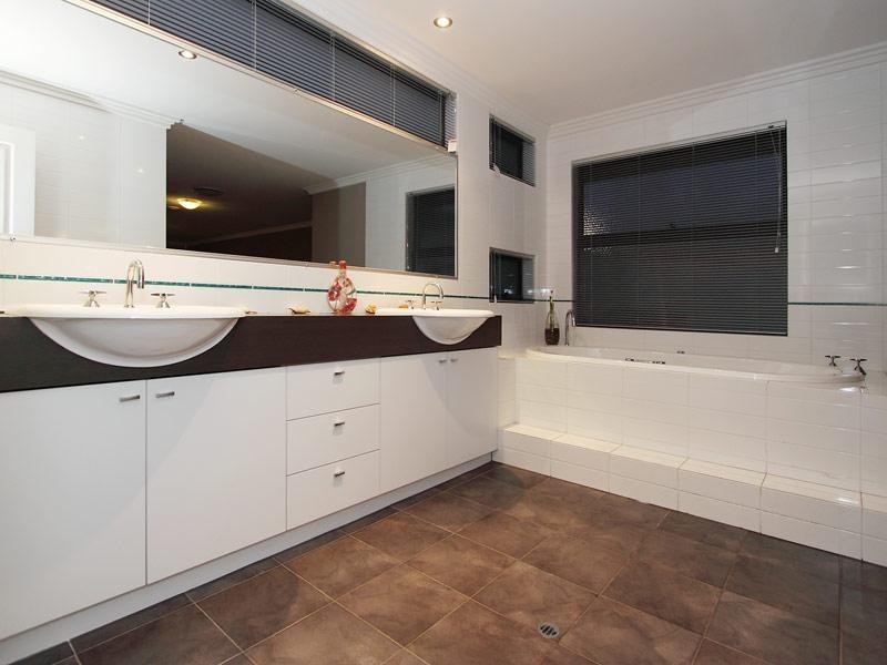 10 Dilebert Road, Huntingdale WA 6110