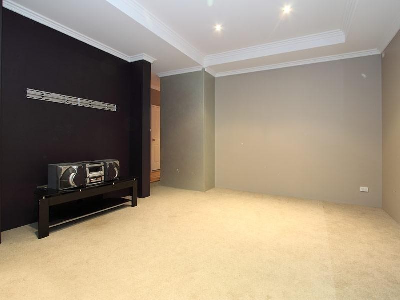 10 Dilebert Road, Huntingdale WA 6110